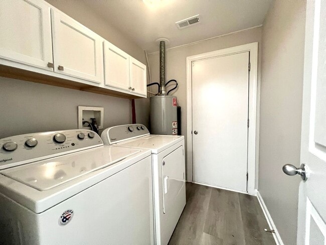 Building Photo - Stunning 4BR/2BA Home in Charlotte!