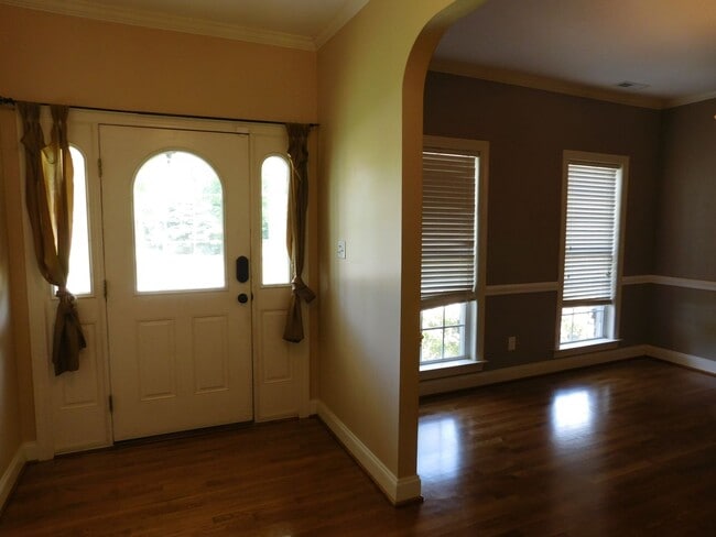 Building Photo - 300 Taliaferro Ln