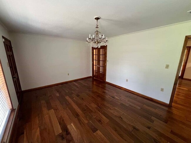 Building Photo - Baker's Historic Buffwood Subdivision, 3 bedroom, 2 bath home loaded with amenities