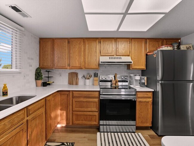 Building Photo - 1470 Vondelpark Dr