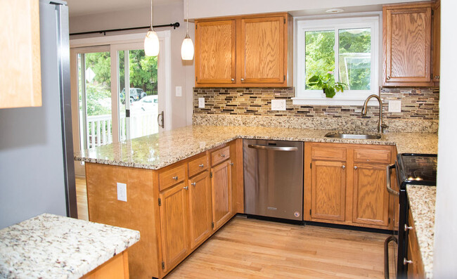 Building Photo - 10331 Bushman Dr