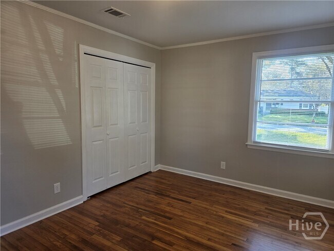 Building Photo - 8 Ronnie Ave