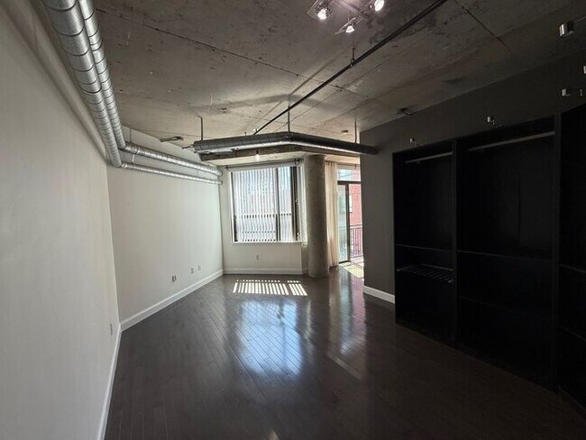 Building Photo - Modern Loft Living in the Heart of Downtow...