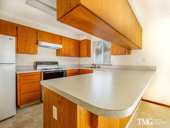 Building Photo - Don’t miss out on this spacious 2-bedroom duplex with premier outdoor space!