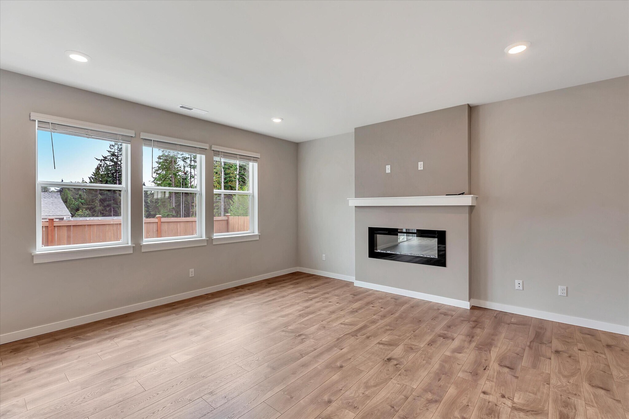 Building Photo - 18825 13th Ave W