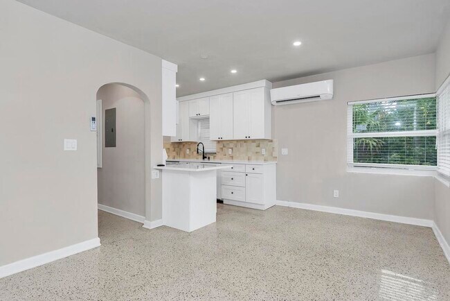 Building Photo - 17 Ocean Breeze