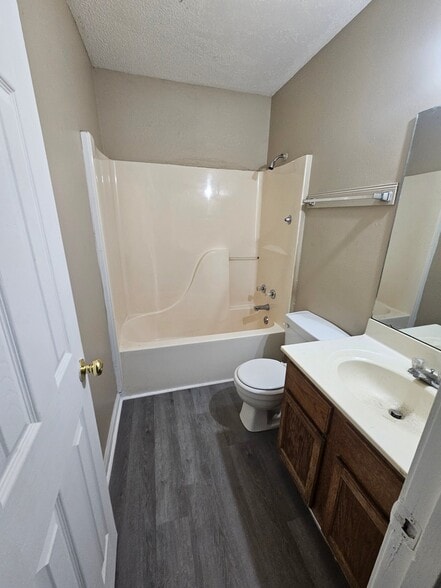 Building Photo - 1 Lilac St