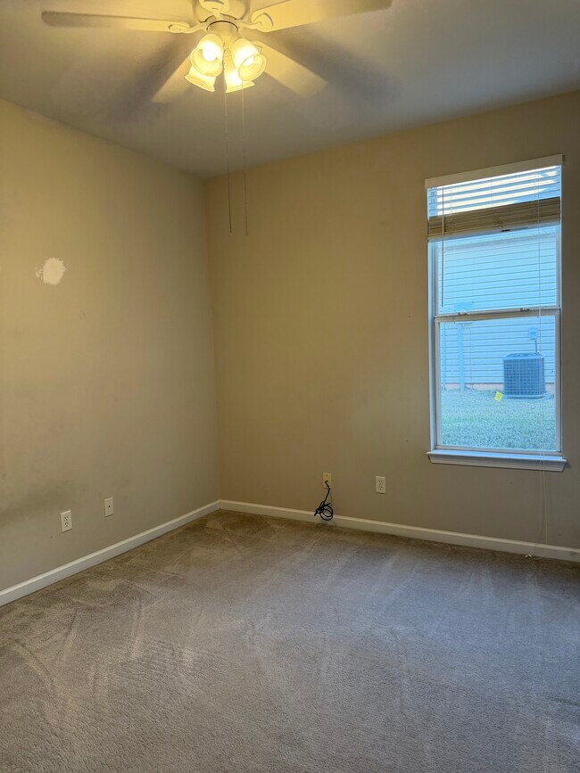 Building Photo - 104 Sunflower Pl