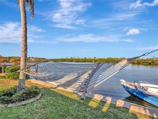 Building Photo - 10432 Sandpiper Rd W