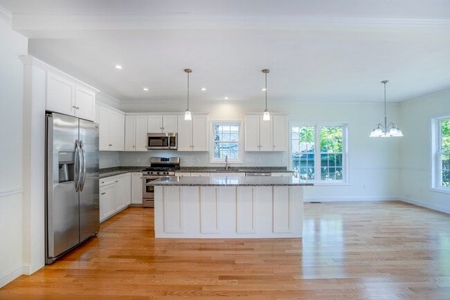 Building Photo - 2 Manchester Pl