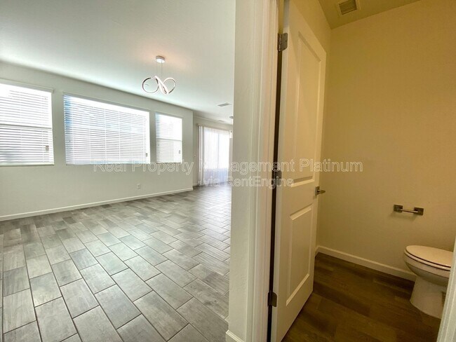 Building Photo - 730 N Bliss Ln