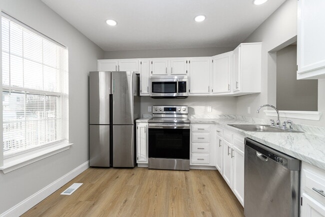 Building Photo - 313 Mews Ct