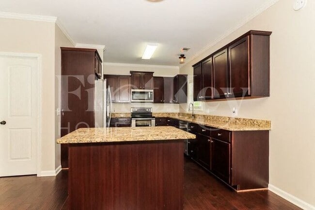 Building Photo - 331 White Birch Ln