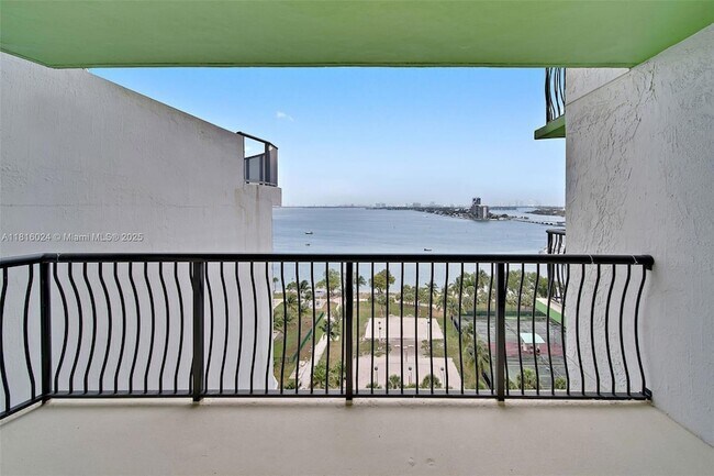 Building Photo - 1756 N Bayshore Dr