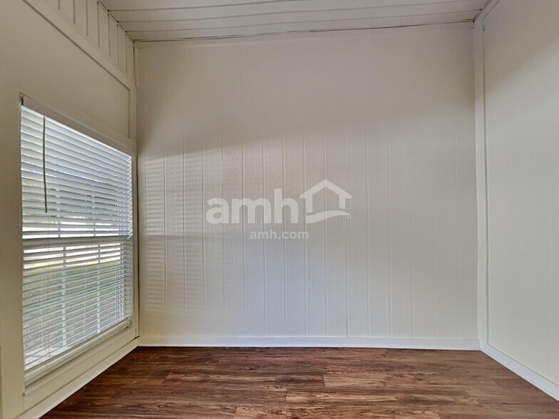 Building Photo - 442 Northcliff Ct