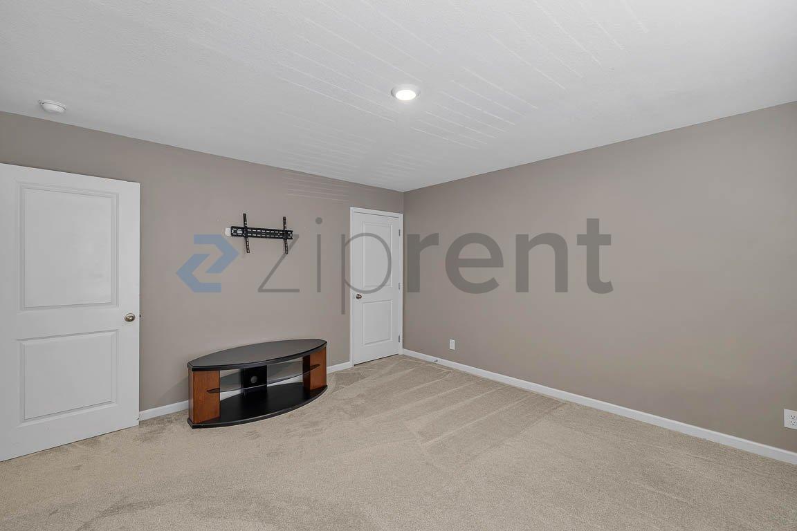 Building Photo - Unit