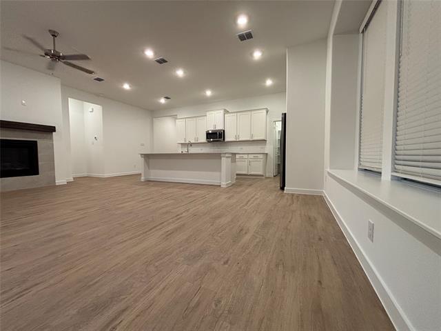 Building Photo - 708 Enys Wy