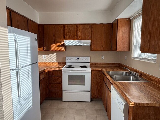 Building Photo - 405 Bonfoy Ave