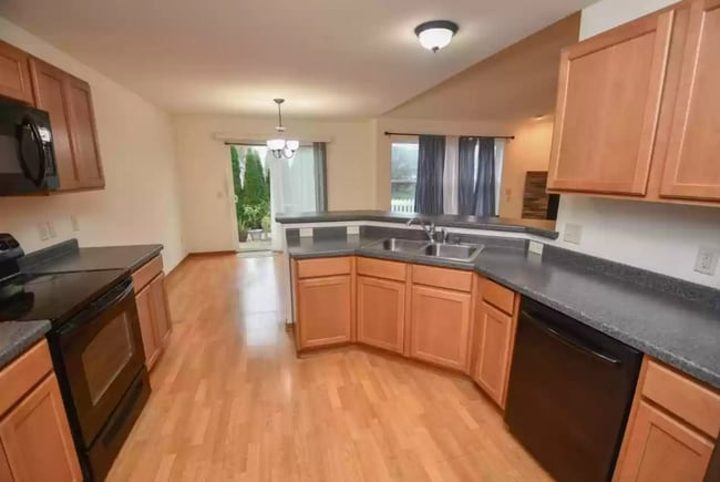Building Photo - 502 Commander Ct