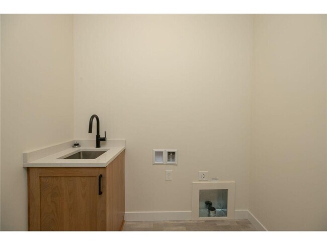 Building Photo - 301 Somerby Pkwy NE