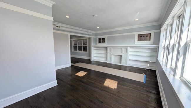 Building Photo - 5028 W Lawrence Ave