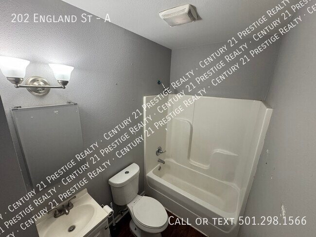 Building Photo - 202 England St