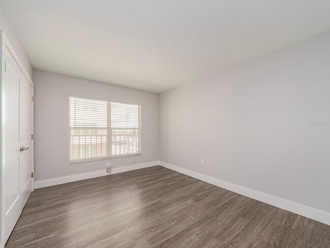 Building Photo - 121 Island Way