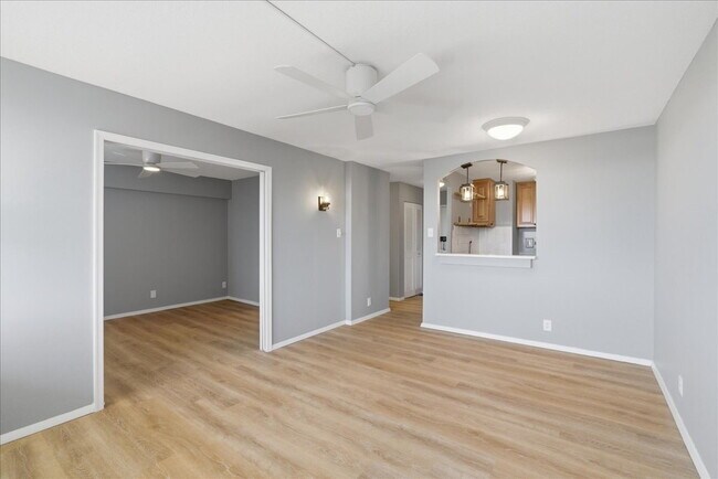 Building Photo - Sophisticated High-Rise Living in Prime Arlington Location