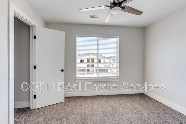 Building Photo - 8447 W 37th Ct N