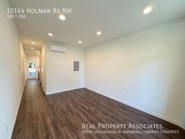 Building Photo - 10144 Holman Rd NW