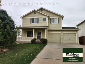 Building Photo - Great 2 story 3 bed 2.5 bath centrally loc...