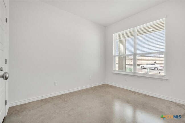 Building Photo - 3902 American Elm Dr