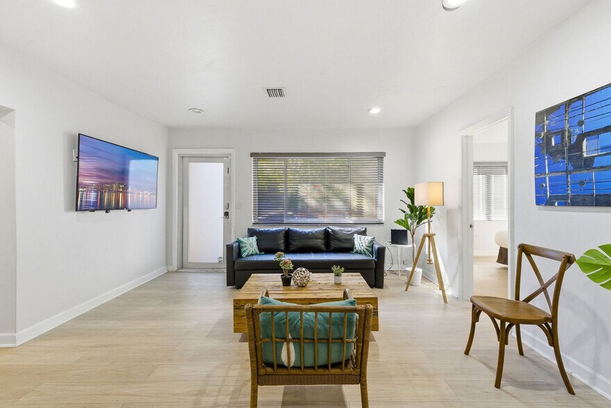 Building Photo - 6715 NE Miami Pl