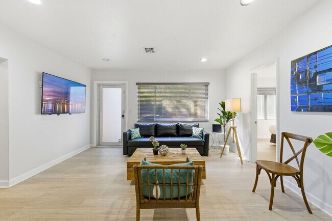 Building Photo - 6715 NE Miami Pl