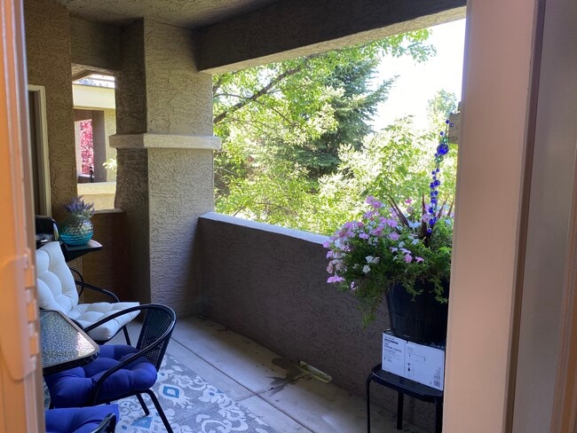 Building Photo - 900 S Meadows Pky