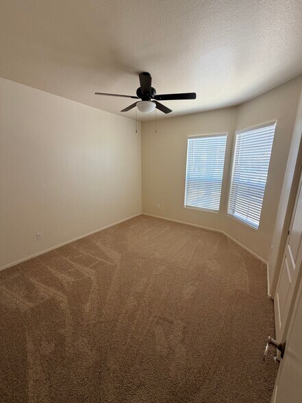Building Photo - 9005 N Lawndale Dr