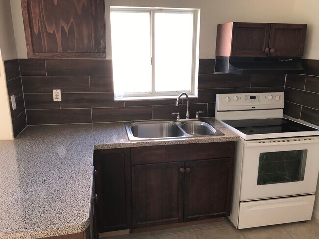 Building Photo - 917 SW 8th Pl