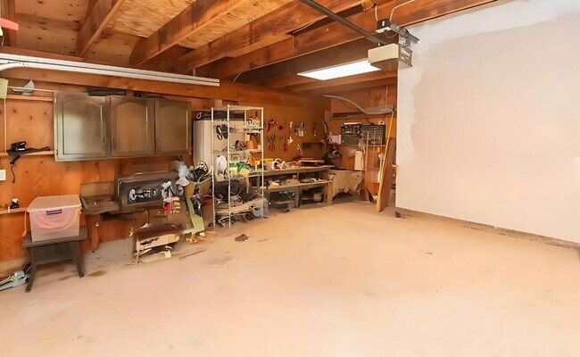 Building Photo - 85 Putnam Rd