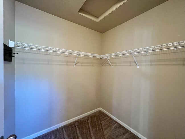 Building Photo - 3075 NW Flame Tree Ln