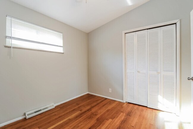 Building Photo - Gorgeous 4 Bedroom Ranch