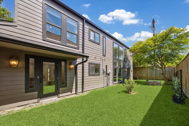 Building Photo - 7703 Bobbitt Ln