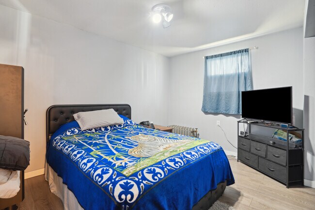 Building Photo - Unit 2