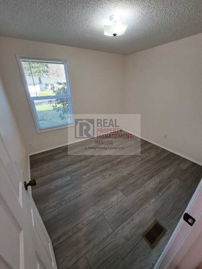 Building Photo - Newly Updated 3 Beds, 2 Bath Home on Quiet Street