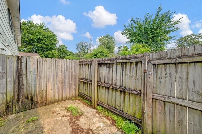 Building Photo - 674 Hobbs Dr