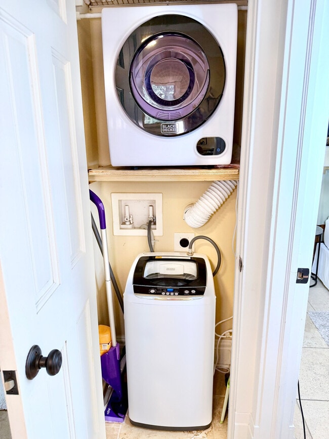 Building Photo - 1301 W Horatio St