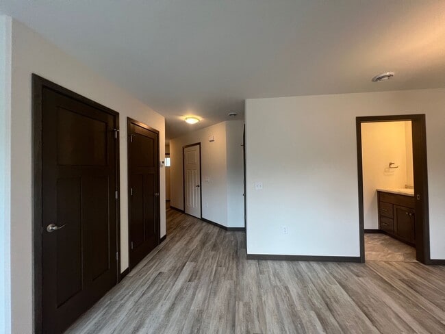 Building Photo - 1610 Eastside Cir