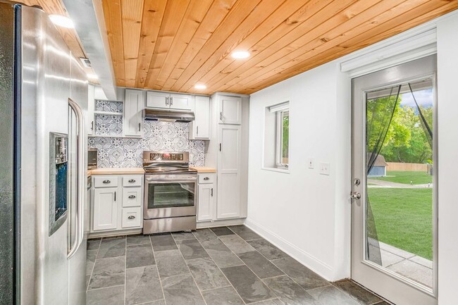 Building Photo - 562 Neelys Bend Rd