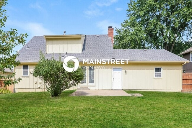 Building Photo - 3 Bedroom Pet-Friendly Home in LEES SUMMIT, MO with Main Street Renewal