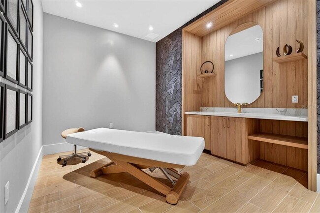 Building Photo - 275 1st Ave S