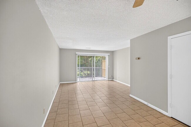 Building Photo - 8471 Yadkin Cir